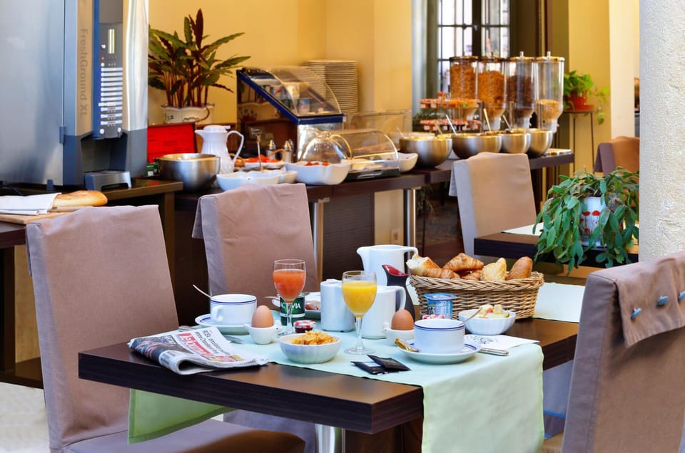 Hostellerie des Trois Pigeons, Paray-le-Monial Hotel in Paray-le-Monial