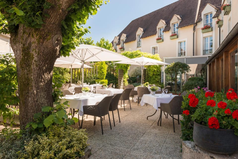 Hôtel Aux Vieux Remparts Hotel in Île-de-France
