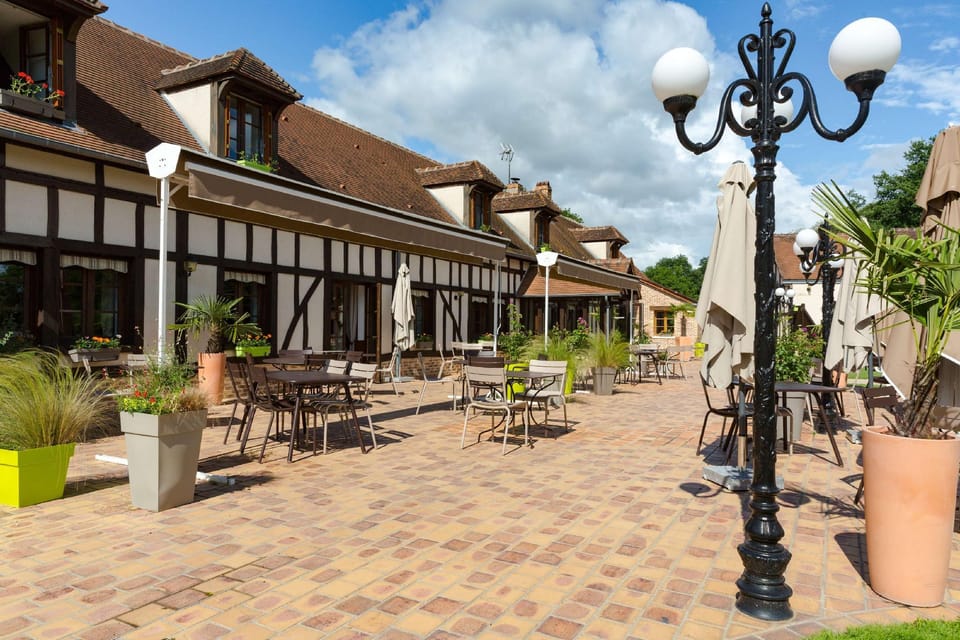 L'Orée des Chênes, The Originals Relais Hotel in Centre-Val de Loire