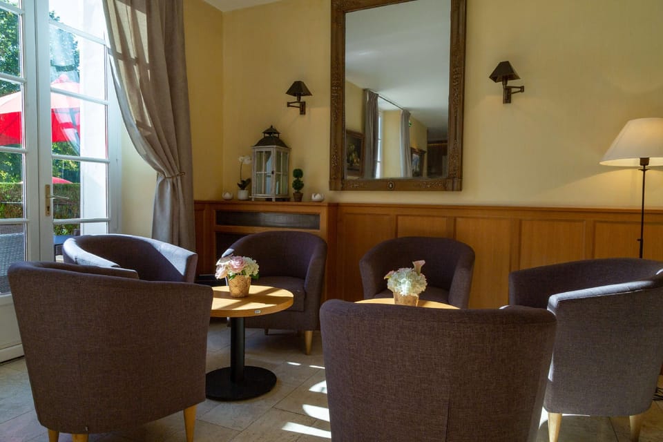 Hôtel Saint-Laurent, The Originals Relais Hotel in Île-de-France