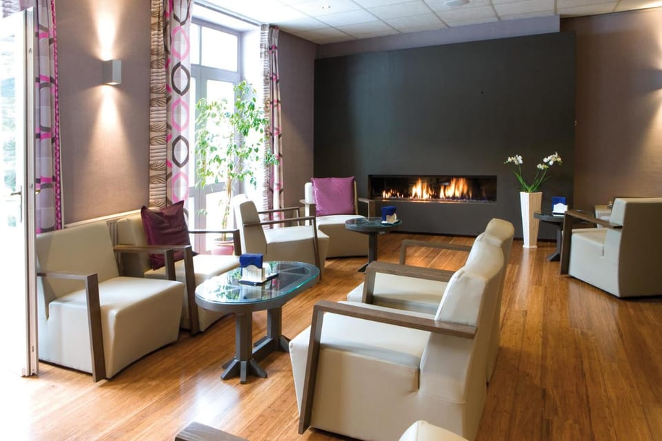 Shared lounge/TV area