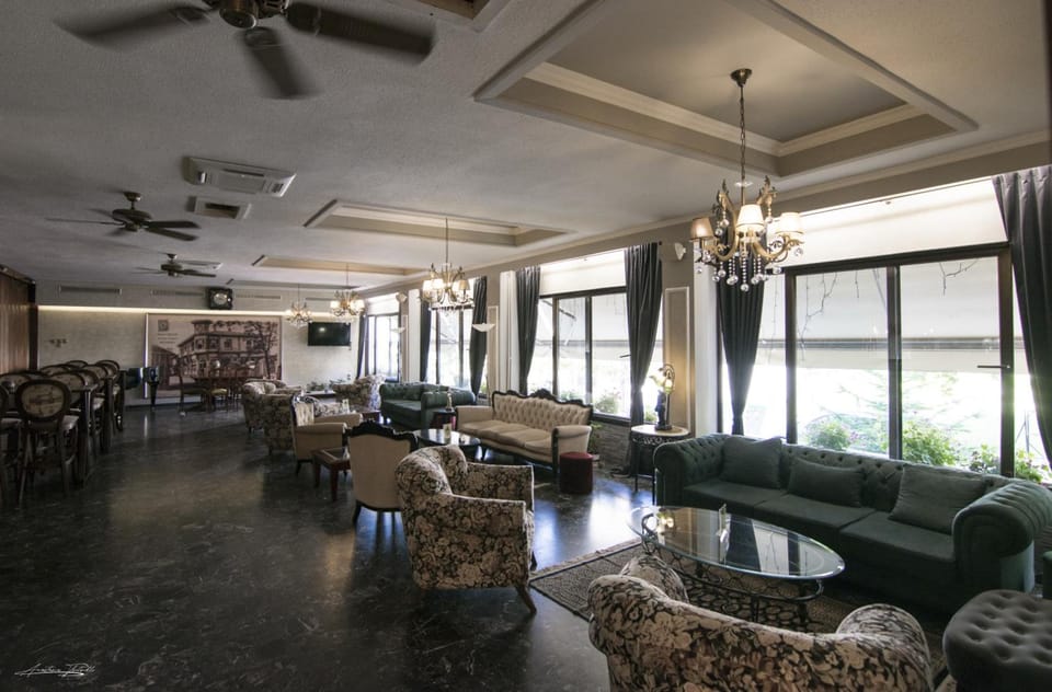 Shared lounge/TV area