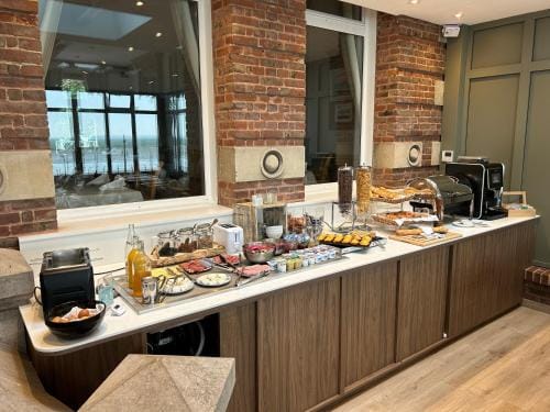 Logis Hotel- Restaurant Le Relais Guillaume de Normandy Hotel in Hauts-de-France