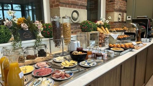 Logis Hotel- Restaurant Le Relais Guillaume de Normandy Hotel in Hauts-de-France