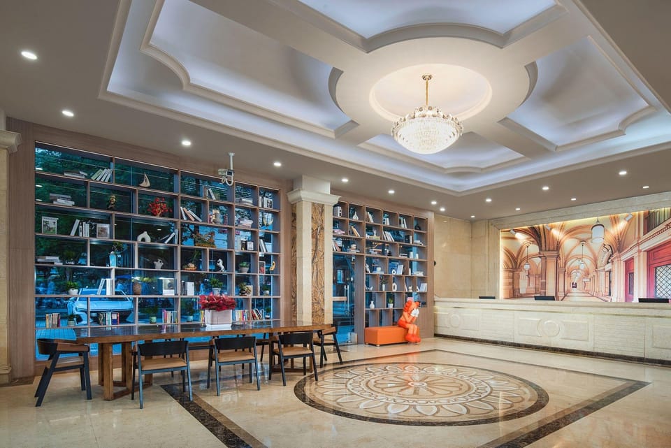 Vienna 3 Best Hotel Shenzhen Longgang Nanlian Metro Station Hotel in Shenzhen