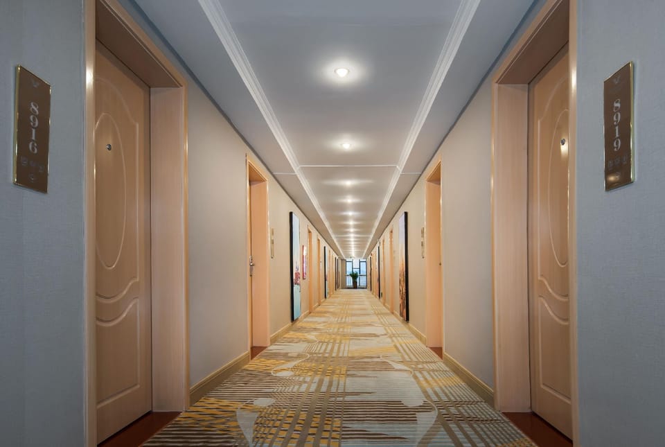 Vienna 3 Best Hotel Shenzhen Longgang Nanlian Metro Station Hotel in Shenzhen