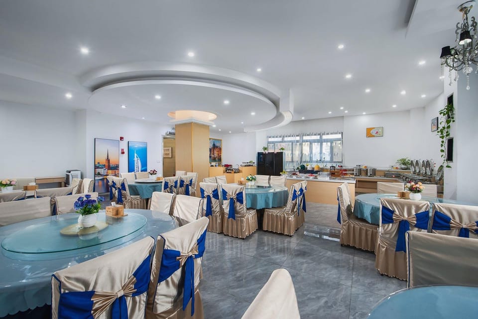 Vienna 3 Best Hotel Shenzhen Longgang Nanlian Metro Station Hotel in Shenzhen
