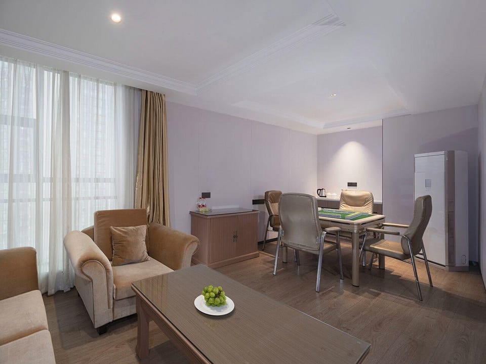 Vienna International Hotel Huizhou South Railway Station Hotel in Shenzhen