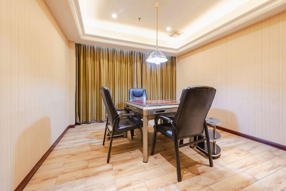 Vienna Shenzhen Shiyan Shilong Community Branch Hotel in Shenzhen