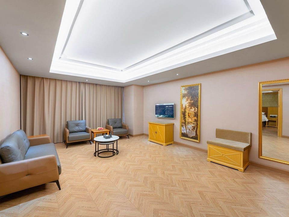 Vienna Hotel Xuzhou Pengcheng Square Metro Station Hotel in Jiangsu