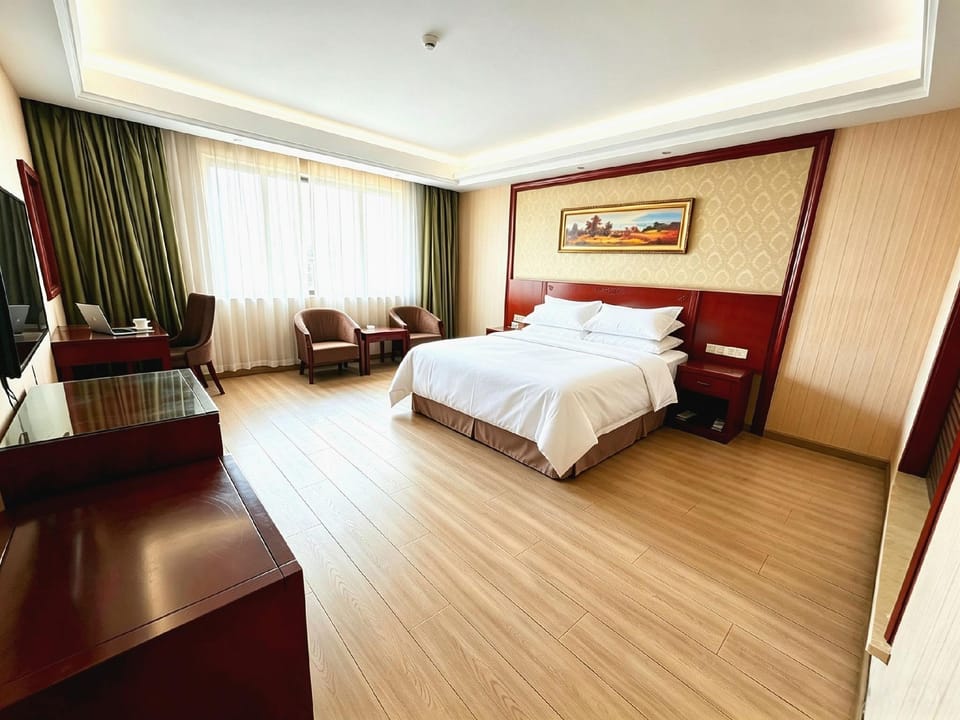 Vienna Hotel Suzhou North High-Speed Railway Station Weitang Pearl Lake Hotel in Suzhou