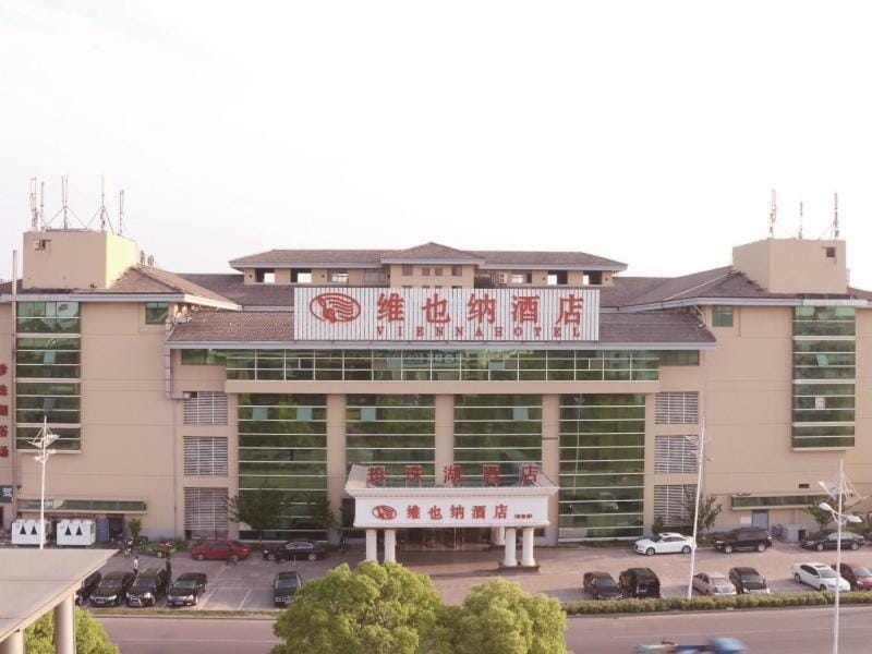 Vienna Hotel Suzhou North High-Speed Railway Station Weitang Pearl Lake Hotel in Suzhou