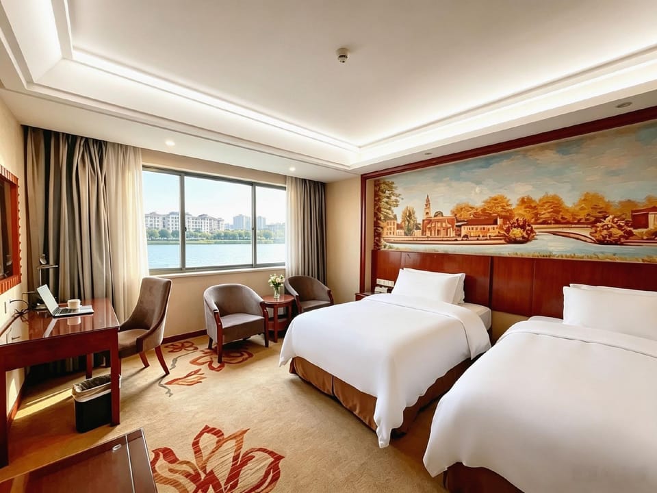 Vienna Hotel Suzhou North High-Speed Railway Station Weitang Pearl Lake Hotel in Suzhou