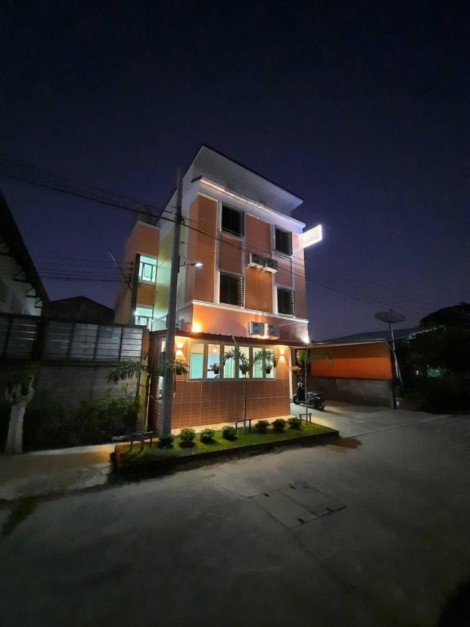 Lomluang hostel&hotel Hostel in Thailand
