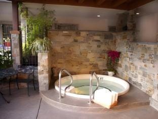 Hot tub