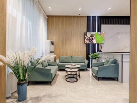 GreenTree Inn Express Hotel (Quxi Quhe Road Zhongrui Agricultural Products Wholesale Market Shop) Hotel in Jiangsu