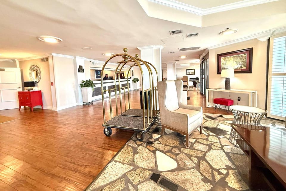 Clarion Hotel & Suites Hotel in Metairie