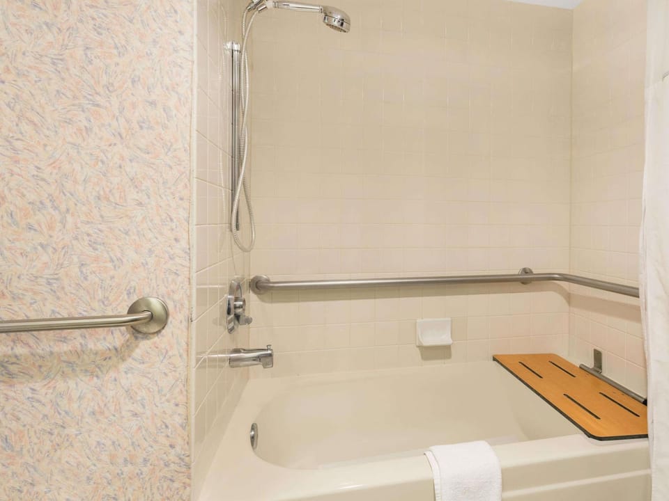 Ramada by Wyndham Kent Seattle Area Hotel in Kent