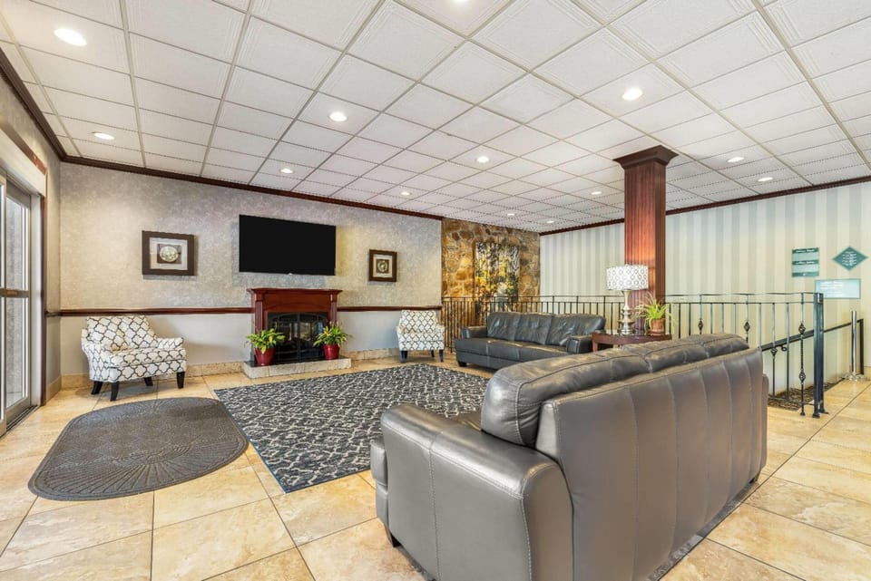 Ramada Hotel & Conference Center by Wyndham State College Hotel in State College
