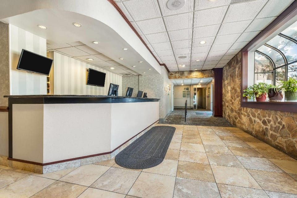 Ramada Hotel & Conference Center by Wyndham State College Hotel in State College