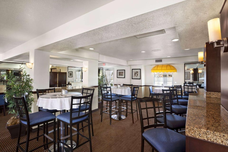 Ramada by Wyndham Costa Mesa/Newport Beach Hotel in Costa Mesa