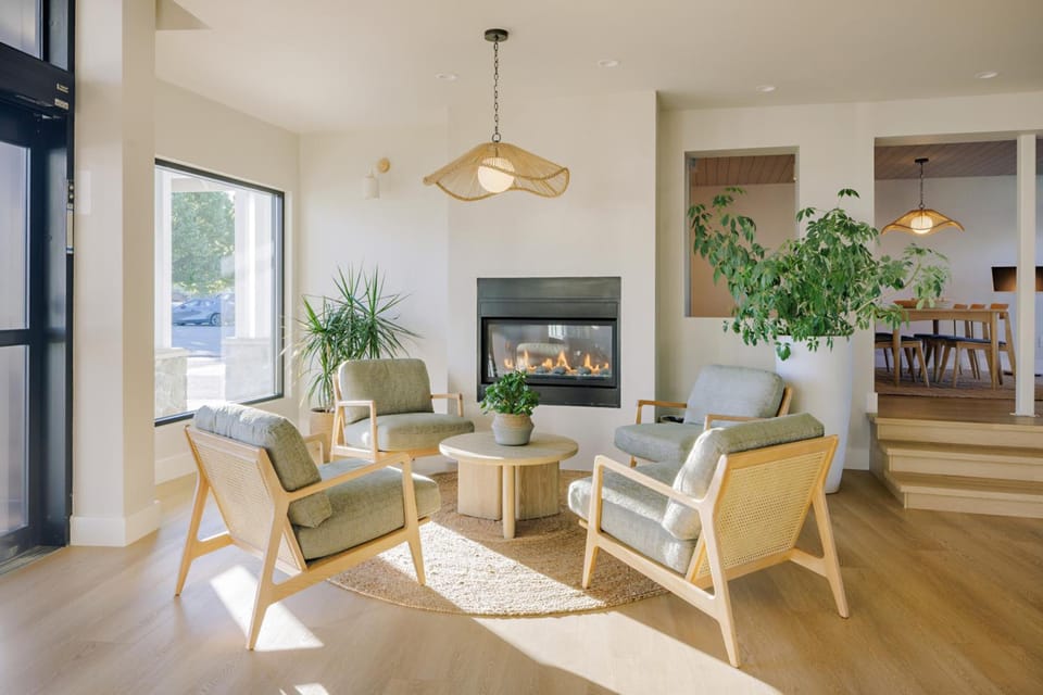 Shared lounge/TV area
