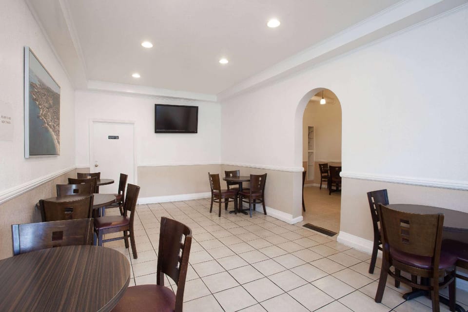 Capri Suites Anaheim Hotel in Garden Grove