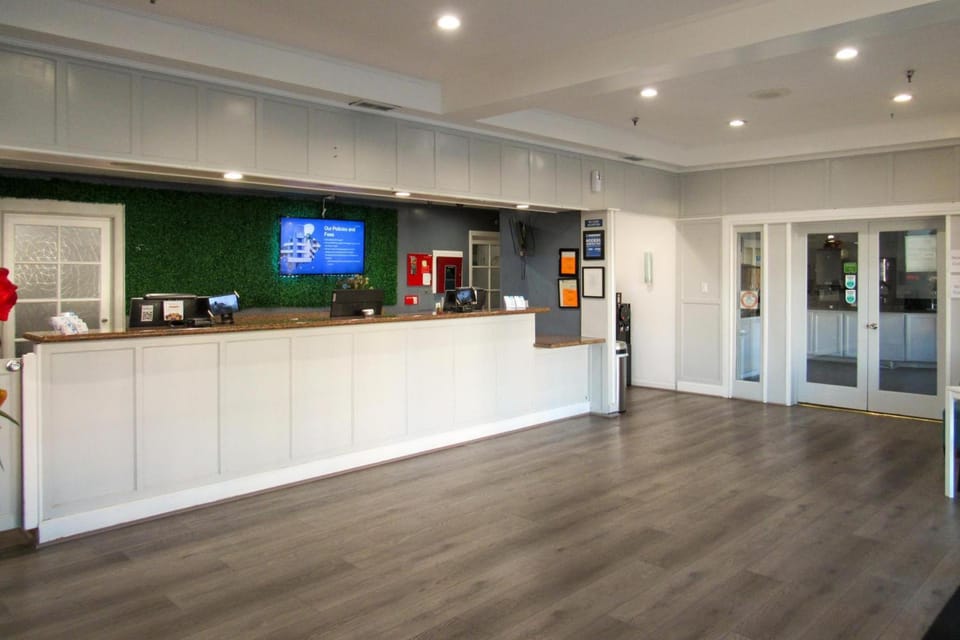 Capri Suites Anaheim Hotel in Garden Grove