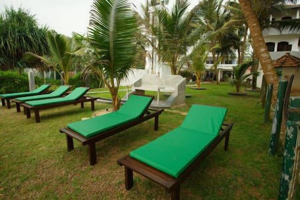 Tharanga Surfing Villa Resort in Ahangama