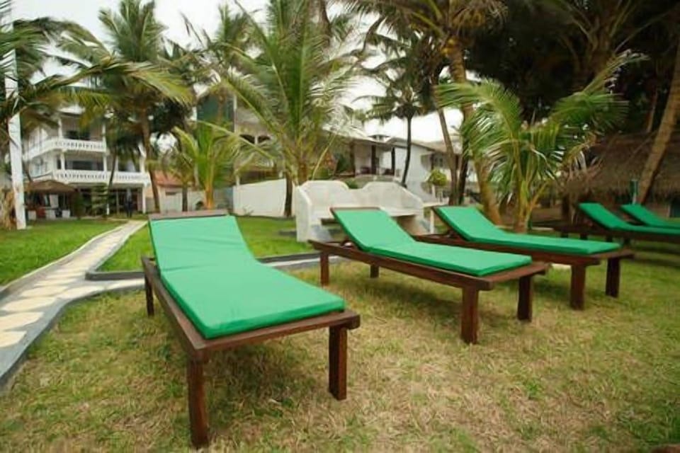 Tharanga Surfing Villa Resort in Ahangama