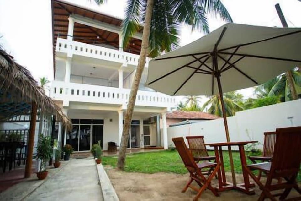 Tharanga Surfing Villa Resort in Ahangama
