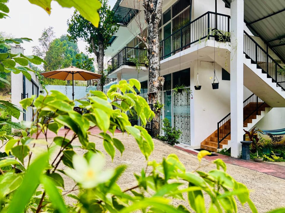 Nelinsa Residence Hotel in Gangawatakorale