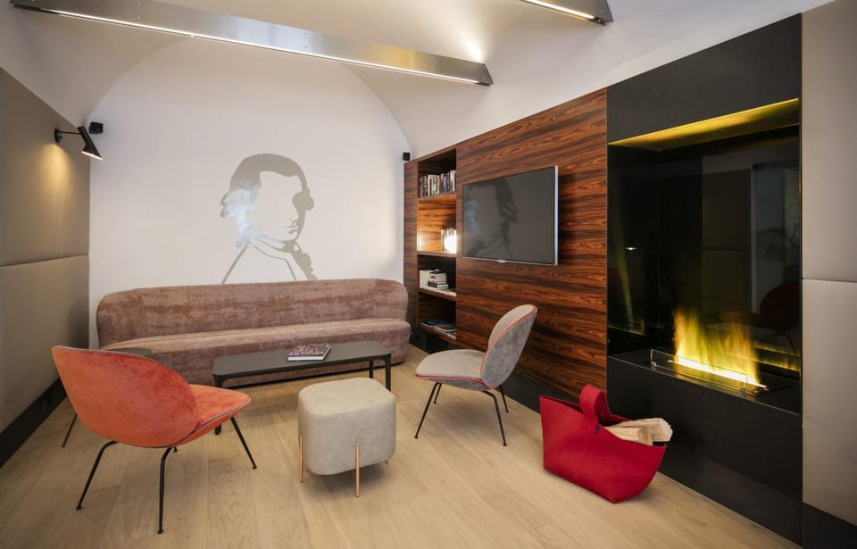 Shared lounge/TV area