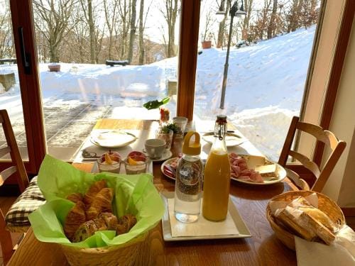 MOUNTAIN HOTEL Osteria di MONTAGNA La Peonia Monte Generoso Hotel in Canton of Ticino