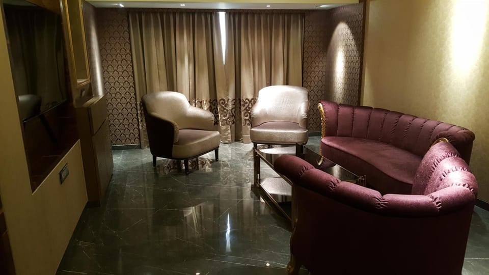 Peninsula Redpine  Hotel in Mumbai