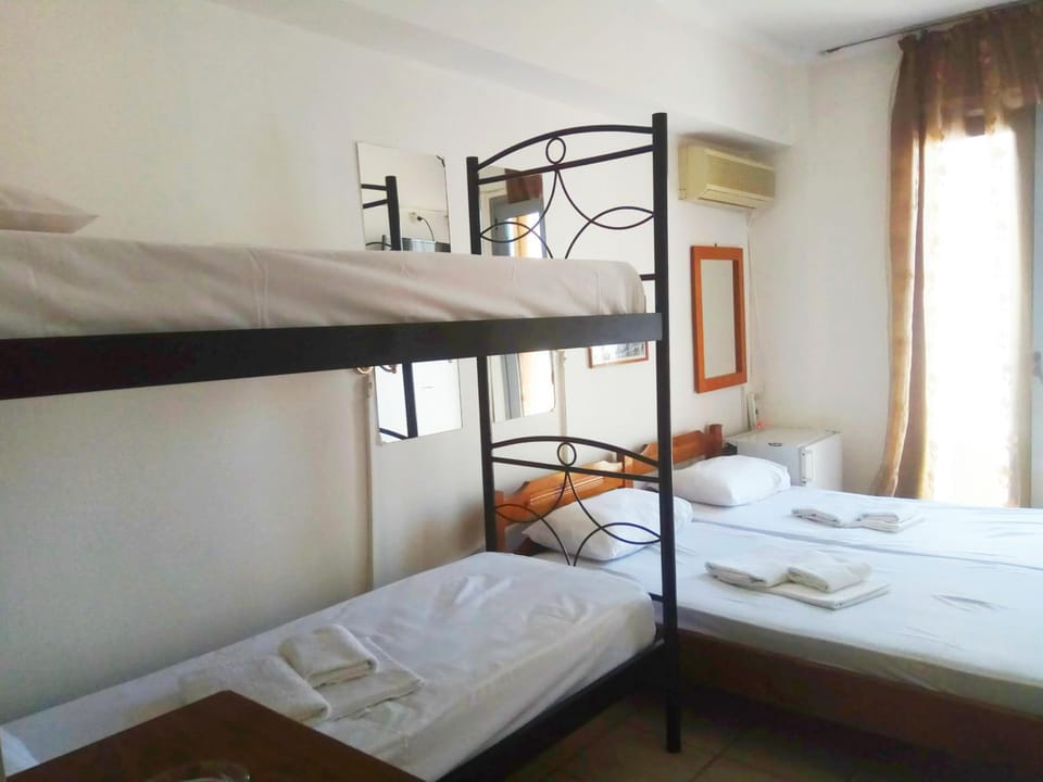 Delfini Hotel Hotel in Pireas