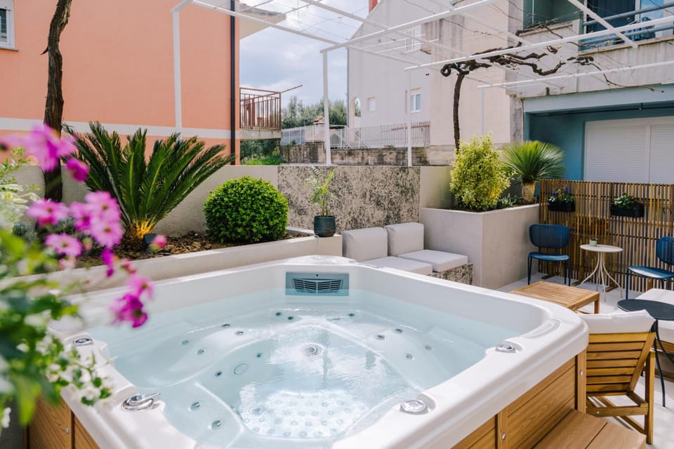 Apartments Toni Hotel in Split
