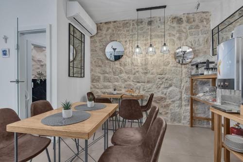 Luxury Rooms Palace B&B Hotel in Makarska