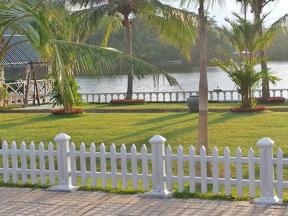 Aradana River Park Hotel in Hikkaduwa