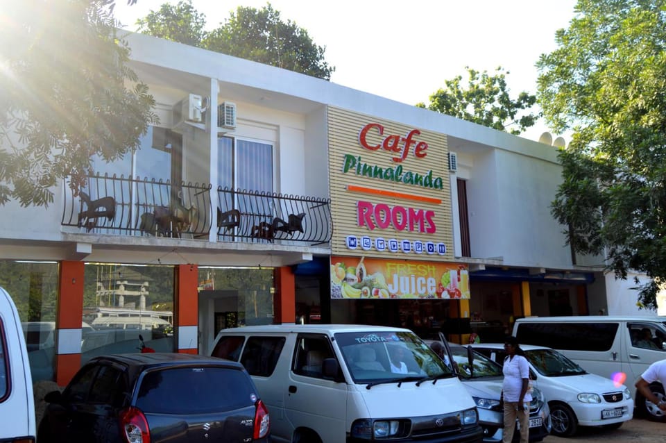 Cafe Pinnalanda Hotel in Sri Lanka