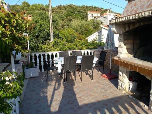 Romantic Apartment With Sea View Vinisce, Dalmatia Hotel in Split-Dalmatia County