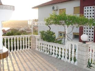 Romantic Apartment With Sea View Vinisce, Dalmatia Hotel in Split-Dalmatia County