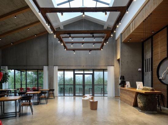 Pearl Mountain Resort Hotel in Zhejiang