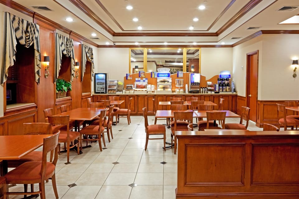 Rockville Centre Hotel Hotel in Lynbrook