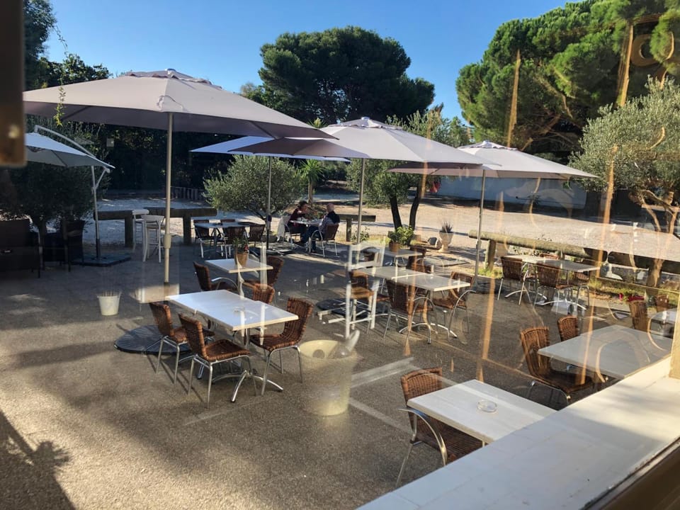 Hotel Restaurant La Plage Hotel in Arles