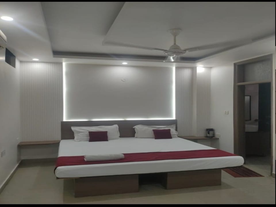 Hotel Surya Plaza Hotel in New Delhi