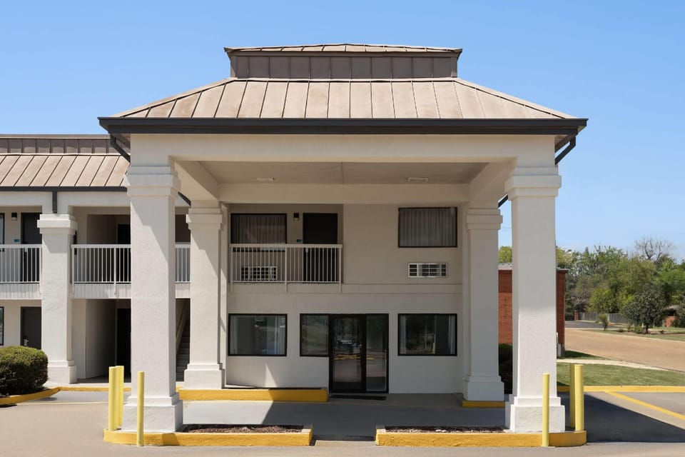Days Inn & Suites by Wyndham Byram Hotel in Mississippi