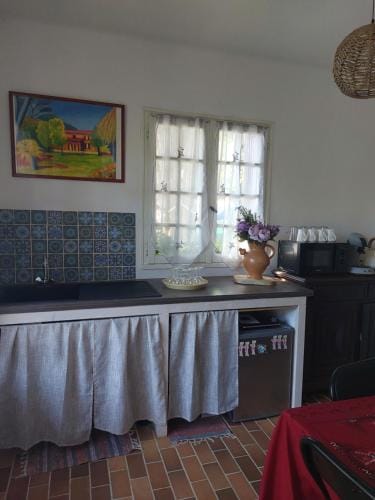 La Campagne de Lili - Chambre et Cuisine sur Terrasse privee Hotel in Provence-Alpes-Côte d'Azur