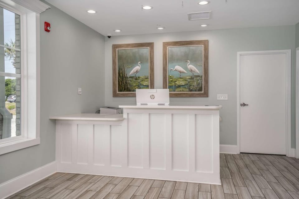 Lighthouse Suites - Best Western Signature Collection Hotel in Emerald Isle