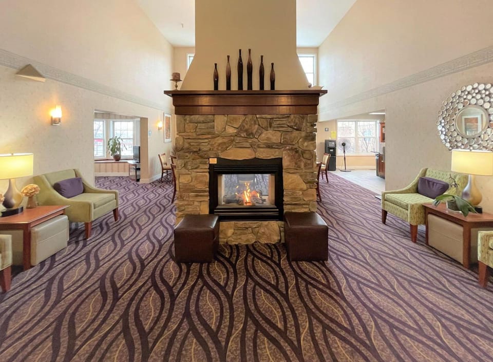 Smart Suites, an Ascend Collection Hotel Hotel in Shelburne